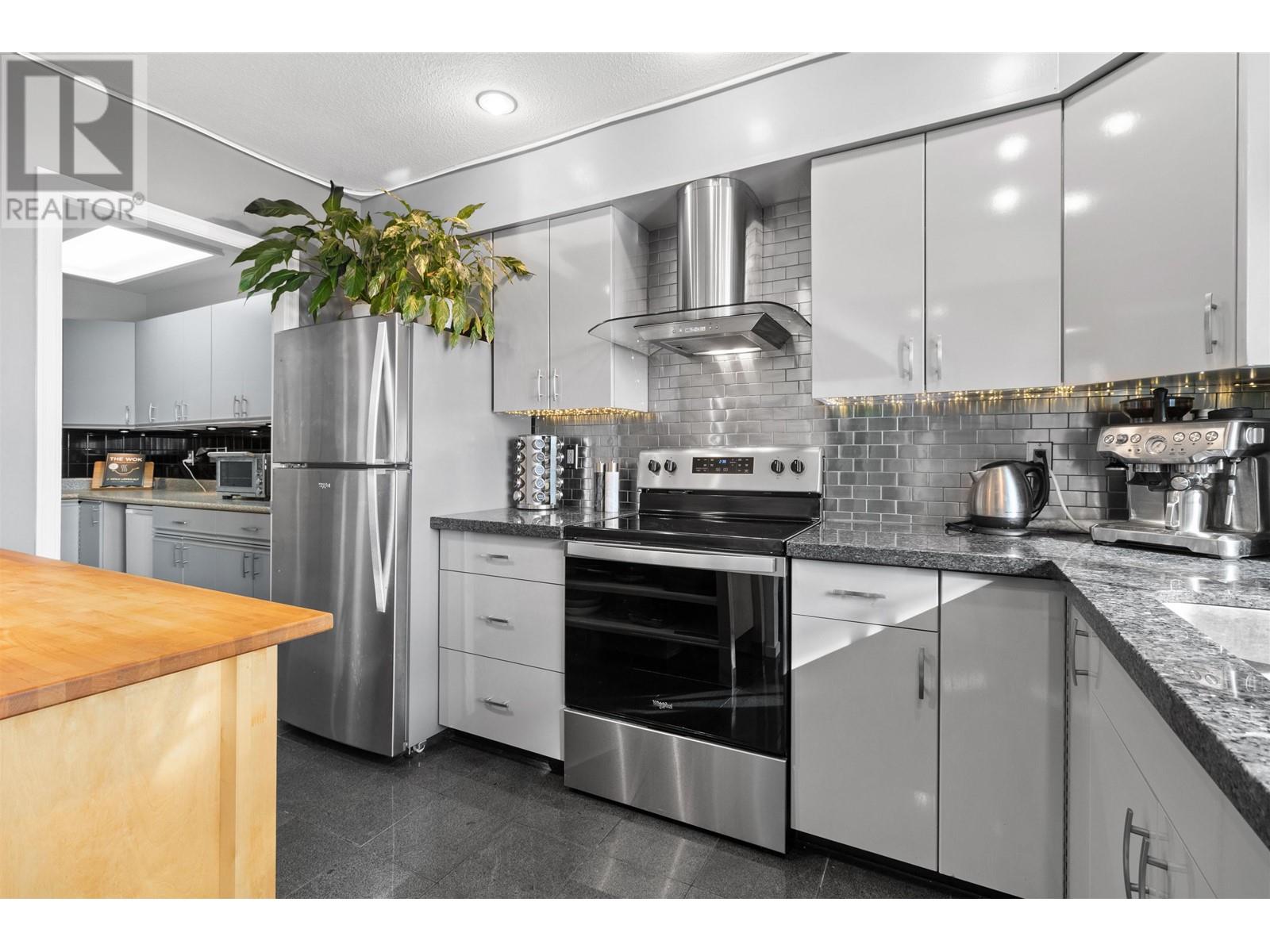 Listing Picture 8 of 36 : 2401 6055 NELSON AVENUE, Burnaby / 本拿比 - 魯藝地產 Yvonne Lu Group - MLS Medallion Club Member