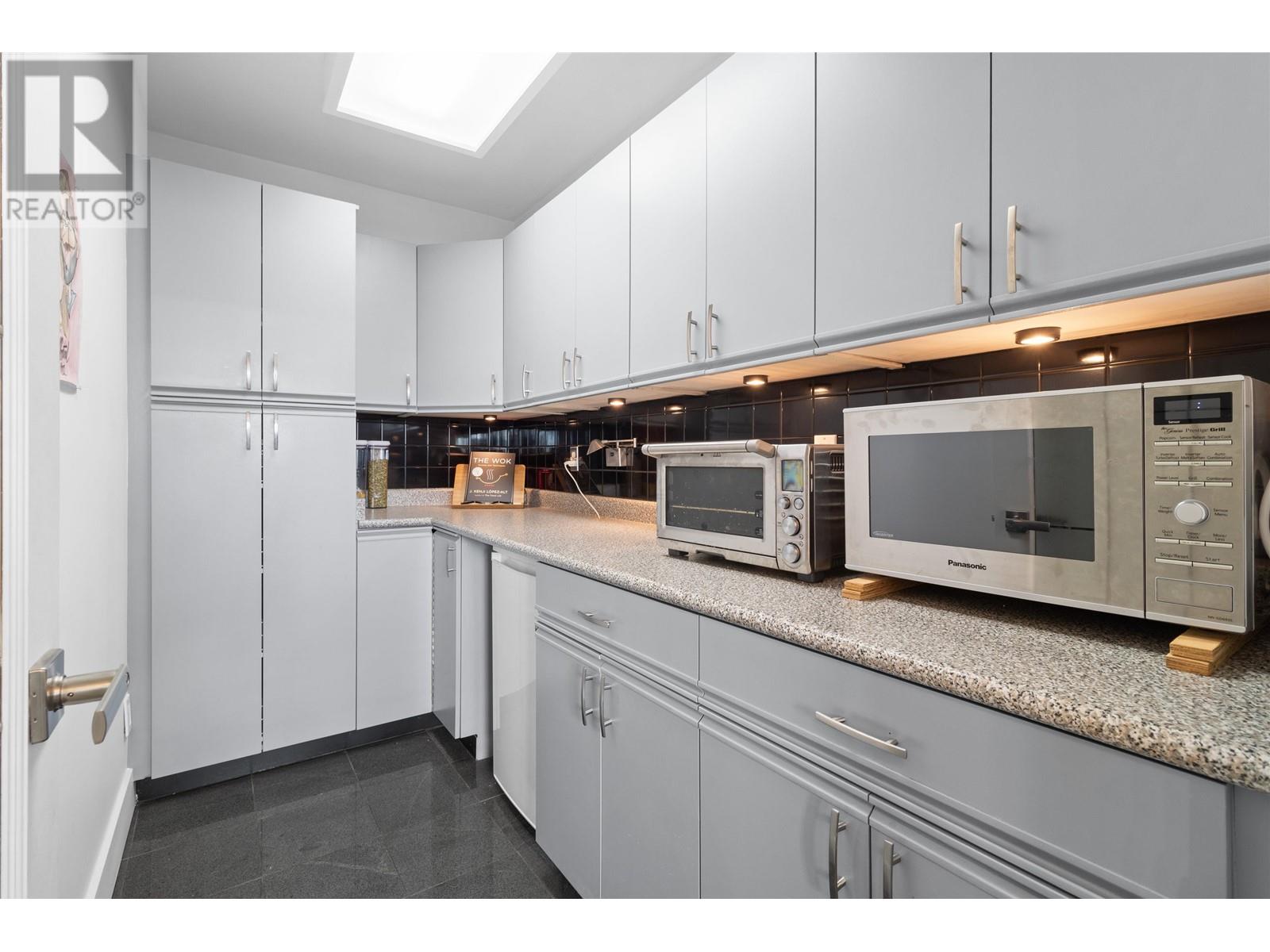 Listing Picture 10 of 36 : 2401 6055 NELSON AVENUE, Burnaby / 本拿比 - 魯藝地產 Yvonne Lu Group - MLS Medallion Club Member
