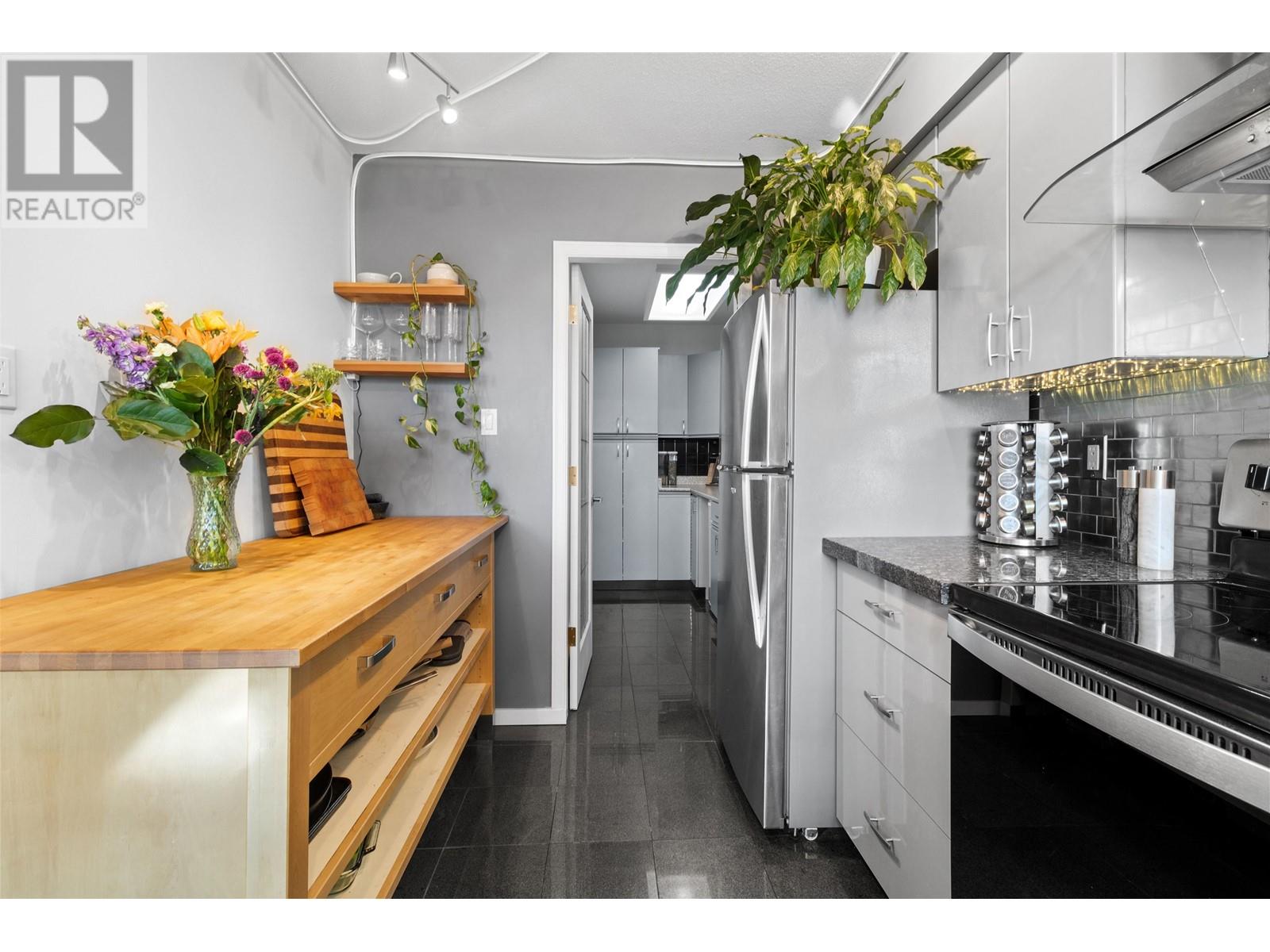 Listing Picture 9 of 36 : 2401 6055 NELSON AVENUE, Burnaby / 本拿比 - 魯藝地產 Yvonne Lu Group - MLS Medallion Club Member