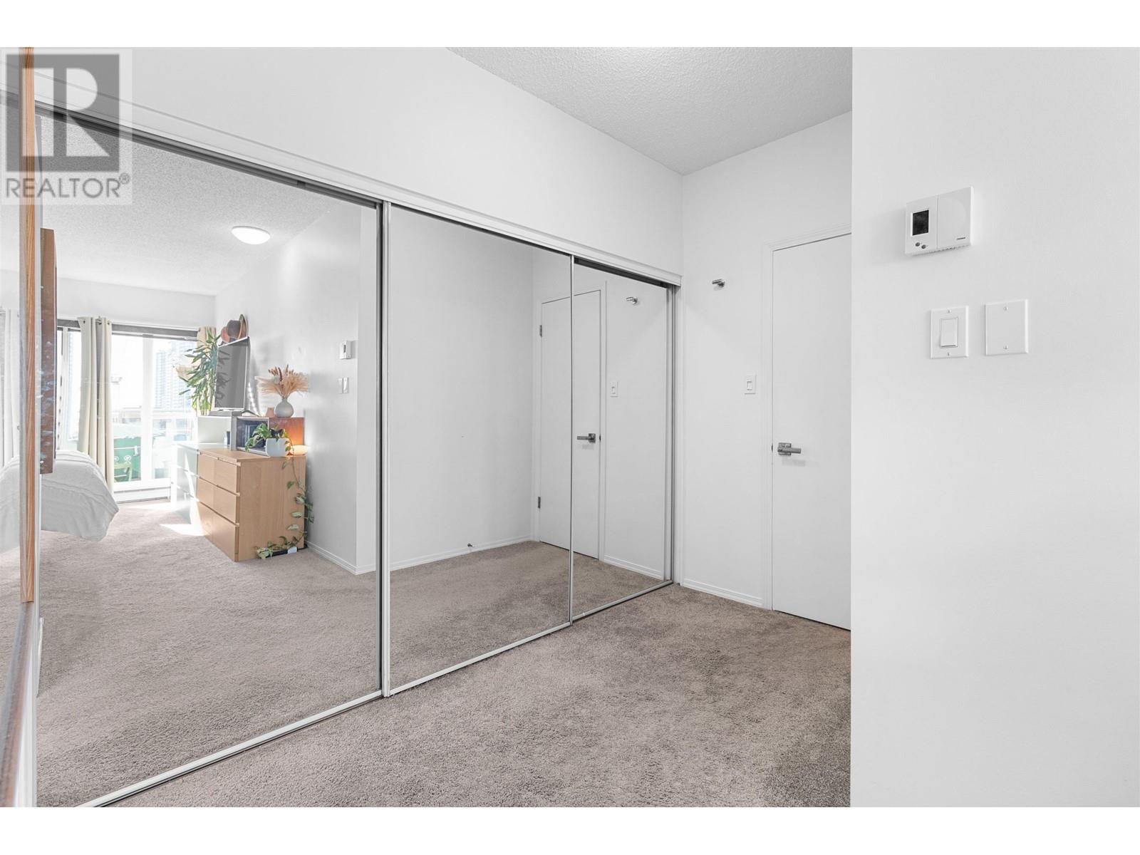 Listing Picture 16 of 36 : 2401 6055 NELSON AVENUE, Burnaby / 本拿比 - 魯藝地產 Yvonne Lu Group - MLS Medallion Club Member