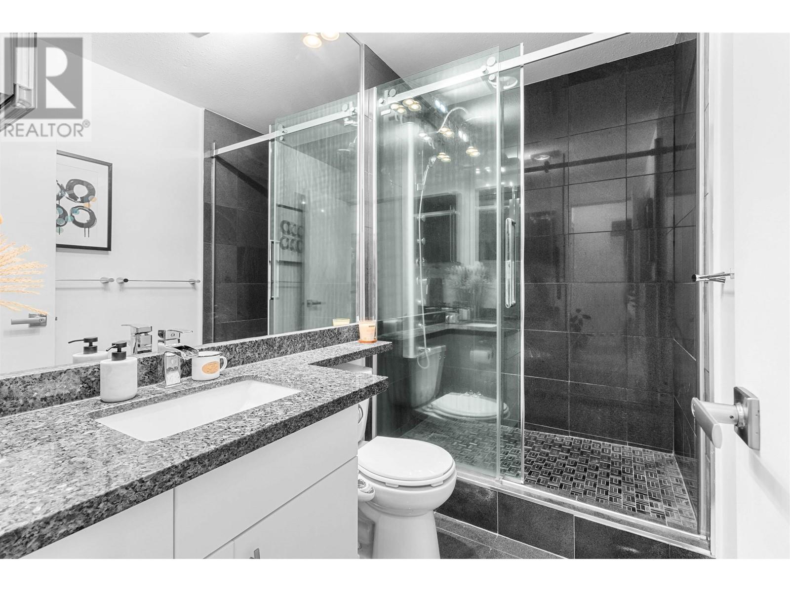 Listing Picture 23 of 36 : 2401 6055 NELSON AVENUE, Burnaby / 本拿比 - 魯藝地產 Yvonne Lu Group - MLS Medallion Club Member