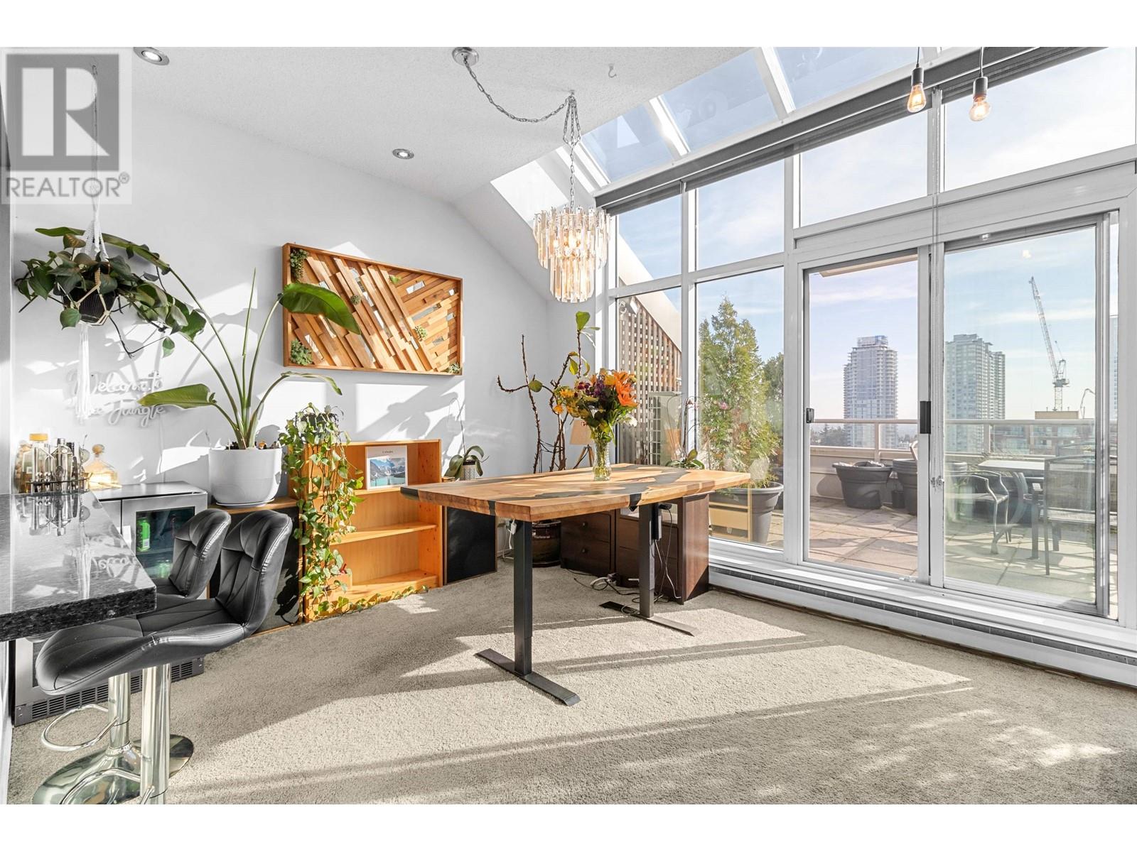 Listing Picture 6 of 36 : 2401 6055 NELSON AVENUE, Burnaby / 本拿比 - 魯藝地產 Yvonne Lu Group - MLS Medallion Club Member