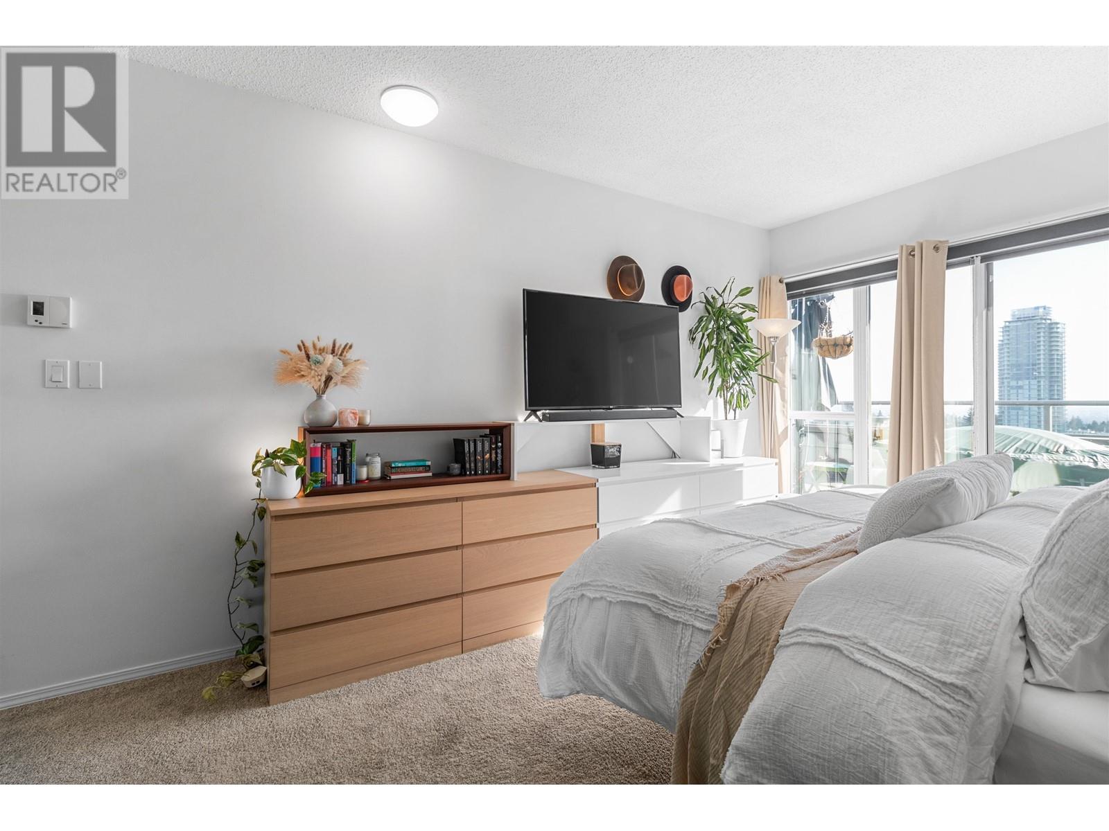 Listing Picture 13 of 36 : 2401 6055 NELSON AVENUE, Burnaby / 本拿比 - 魯藝地產 Yvonne Lu Group - MLS Medallion Club Member