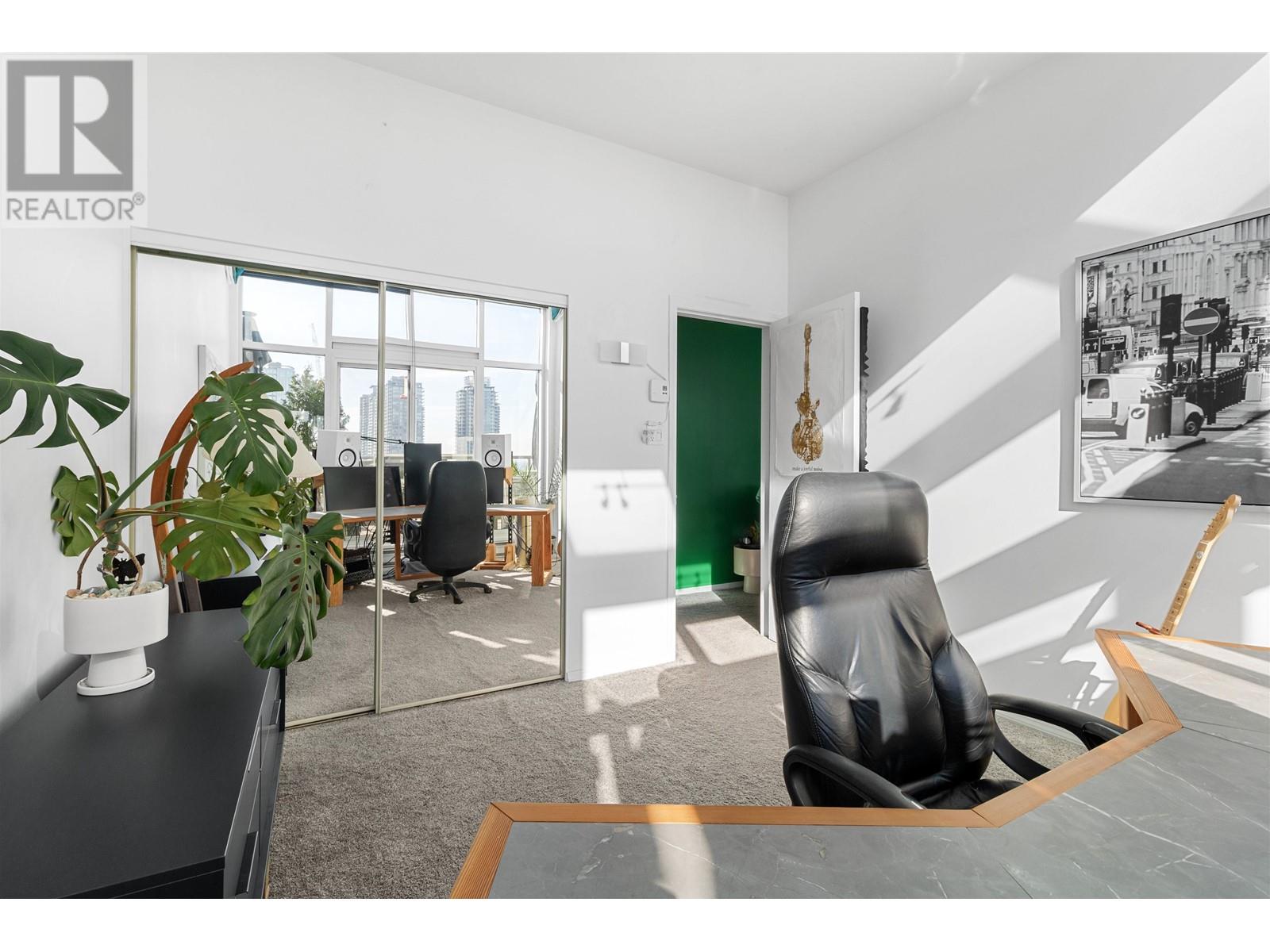 Listing Picture 22 of 36 : 2401 6055 NELSON AVENUE, Burnaby / 本拿比 - 魯藝地產 Yvonne Lu Group - MLS Medallion Club Member