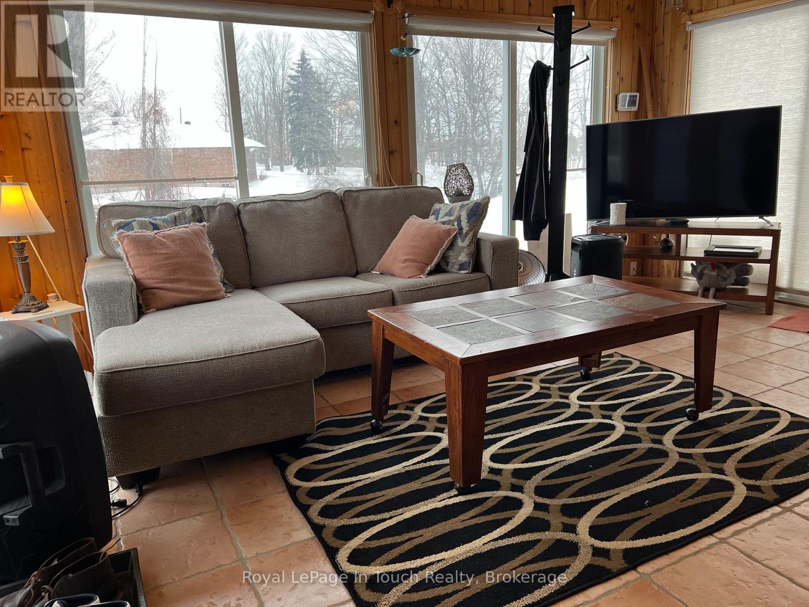 Property at 1054 KING STREET image 4