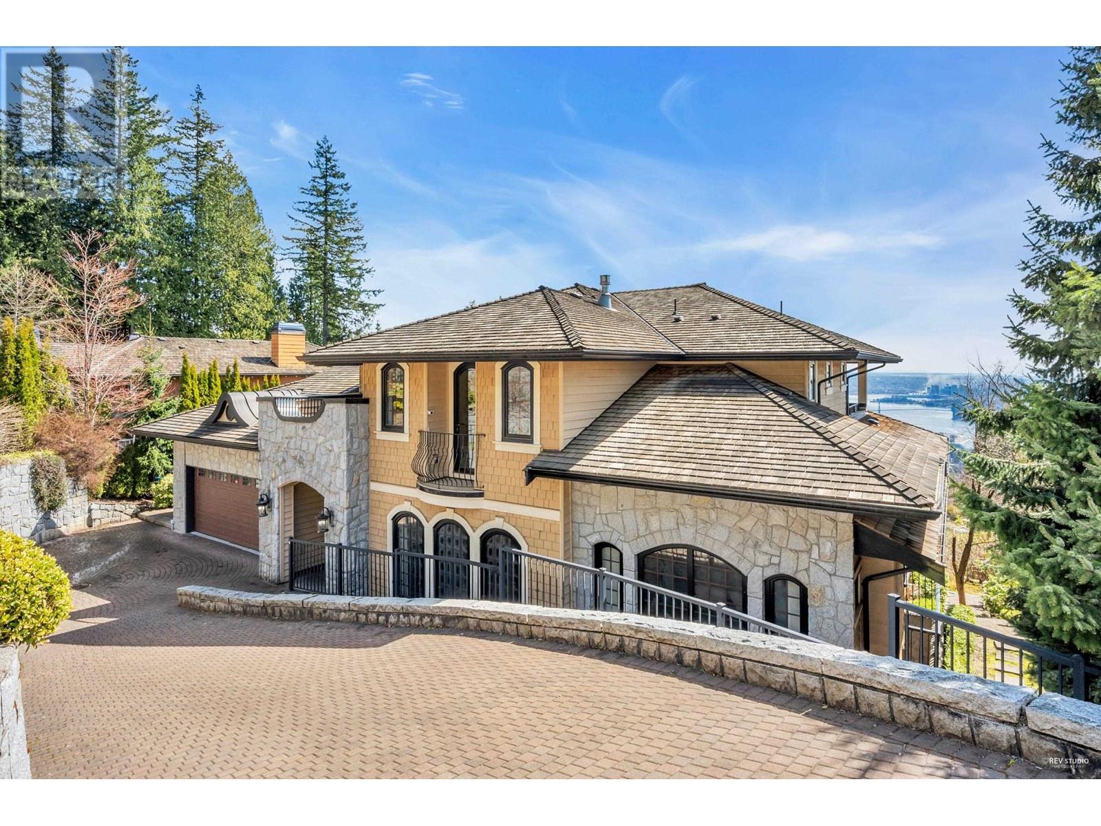 2336 Kadlec Court, West Vancouver, British Columbia  V7S 3K3 - Photo 3 - R2974757