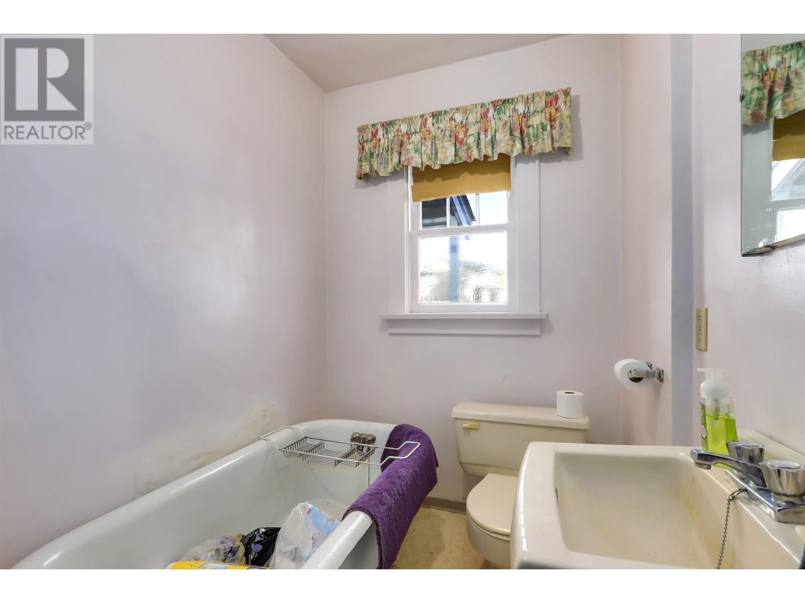 Listing Picture 12 of 19 : 165 E 45TH AVENUE, Vancouver / 溫哥華 - 魯藝地產 Yvonne Lu Group - MLS Medallion Club Member