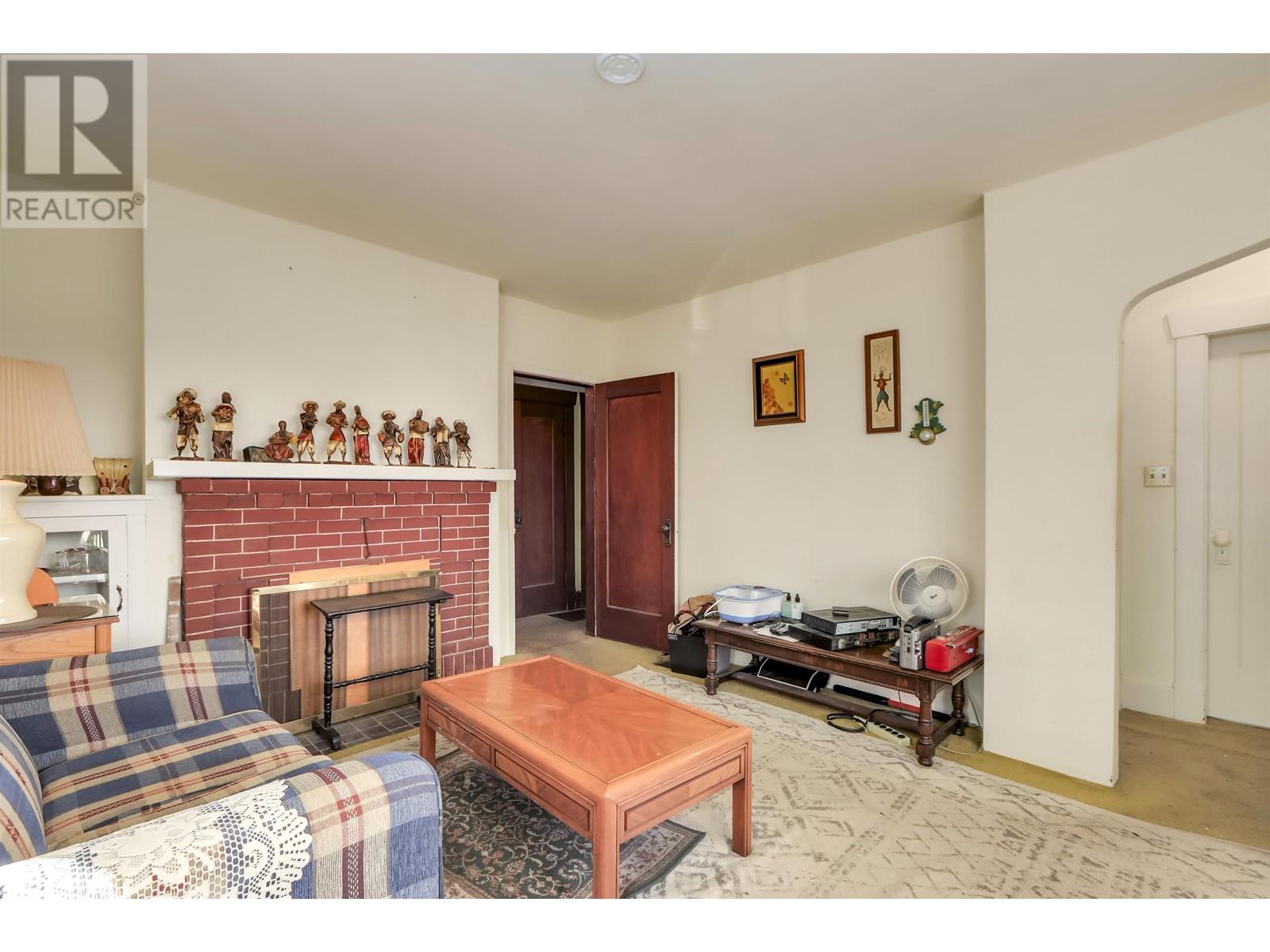 Listing Picture 5 of 19 : 165 E 45TH AVENUE, Vancouver / 溫哥華 - 魯藝地產 Yvonne Lu Group - MLS Medallion Club Member