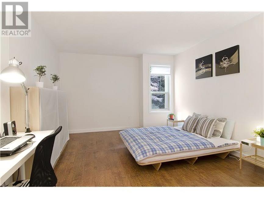 Listing Picture 3 of 8 : 421 9867 MANCHESTER DRIVE, Burnaby / 本拿比 - 魯藝地產 Yvonne Lu Group - MLS Medallion Club Member