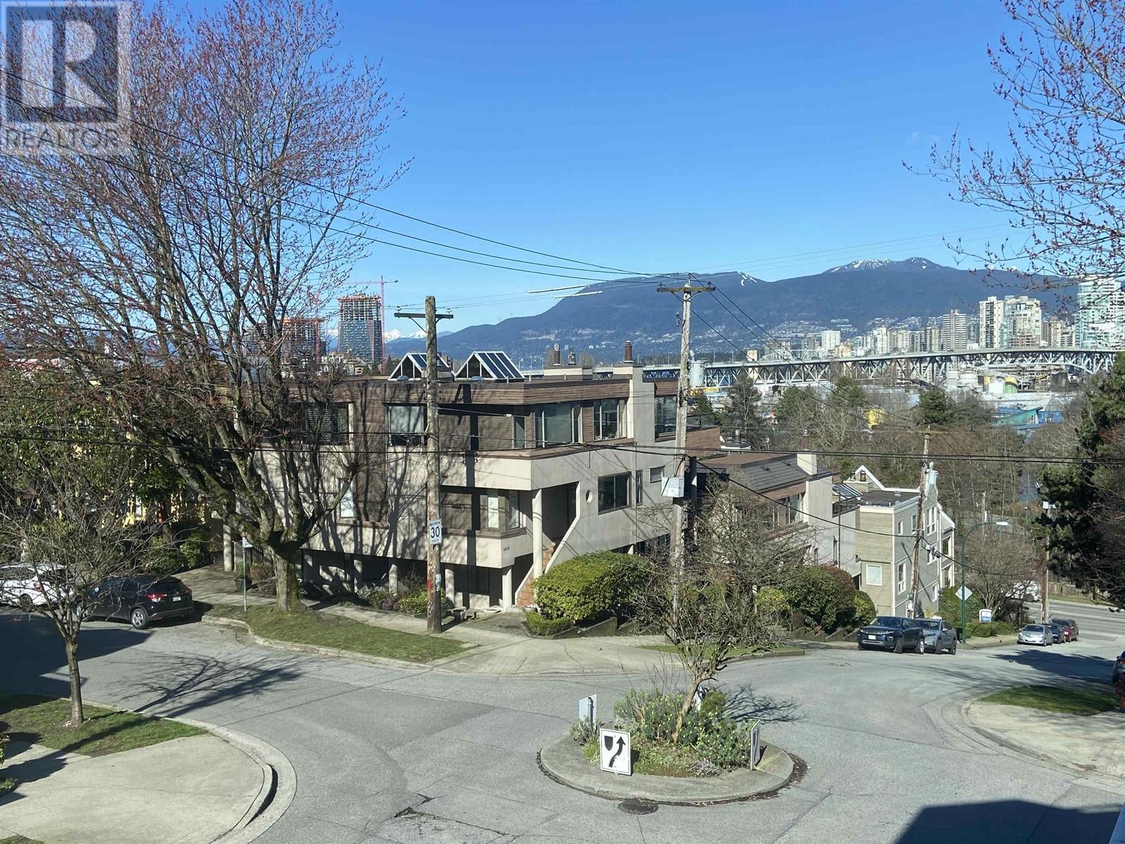 Listing Picture 33 of 37 : 22 1182 W 7TH AVENUE, Vancouver / 溫哥華 - 魯藝地產 Yvonne Lu Group - MLS Medallion Club Member