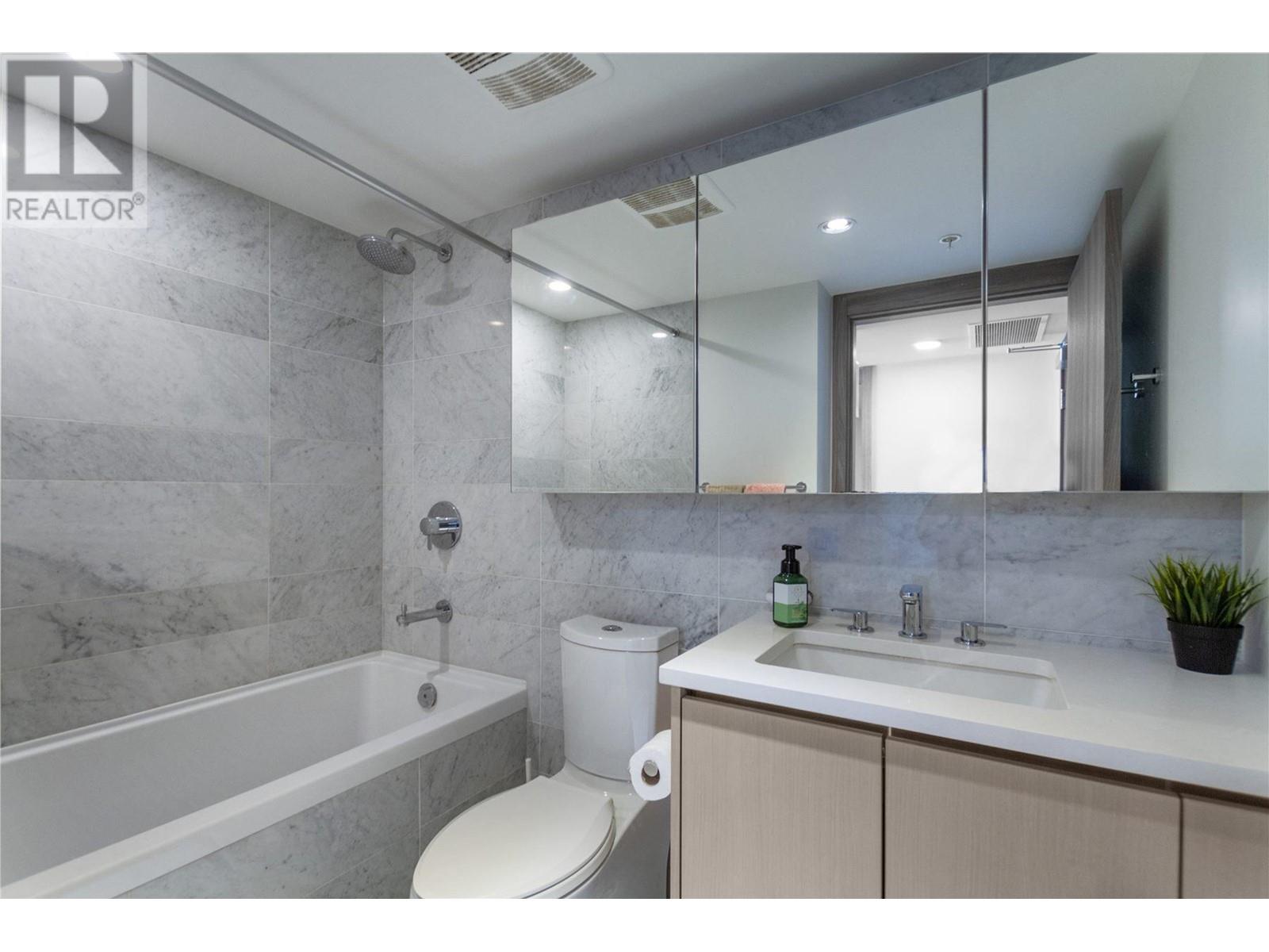 Listing Picture 13 of 26 : 1015 8800 HAZELBRIDGE WAY, Richmond / 烈治文 - 魯藝地產 Yvonne Lu Group - MLS Medallion Club Member