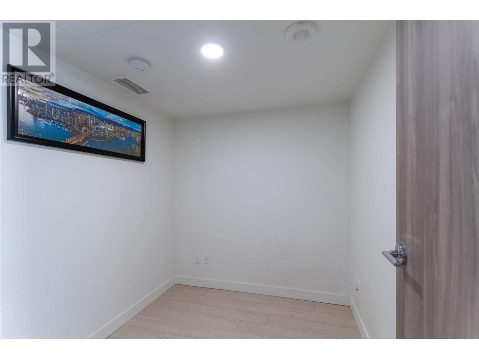Listing Picture 17 of 26 : 1015 8800 HAZELBRIDGE WAY, Richmond / 烈治文 - 魯藝地產 Yvonne Lu Group - MLS Medallion Club Member