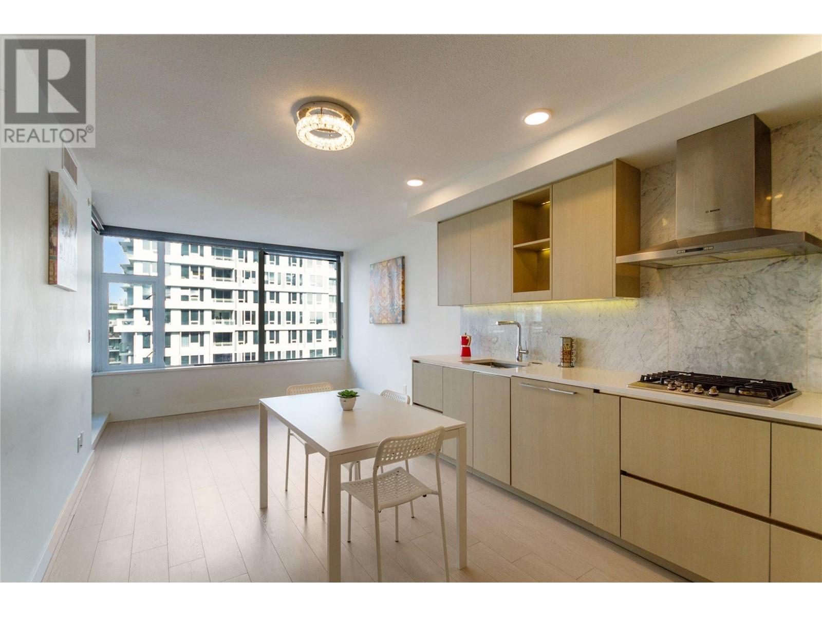 Listing Picture 3 of 26 : 1015 8800 HAZELBRIDGE WAY, Richmond / 烈治文 - 魯藝地產 Yvonne Lu Group - MLS Medallion Club Member