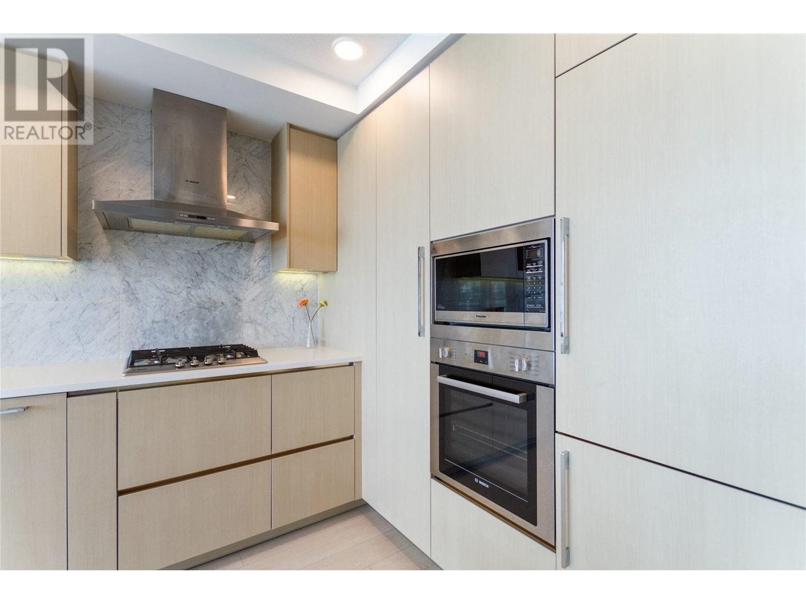 Listing Picture 8 of 26 : 1015 8800 HAZELBRIDGE WAY, Richmond / 烈治文 - 魯藝地產 Yvonne Lu Group - MLS Medallion Club Member