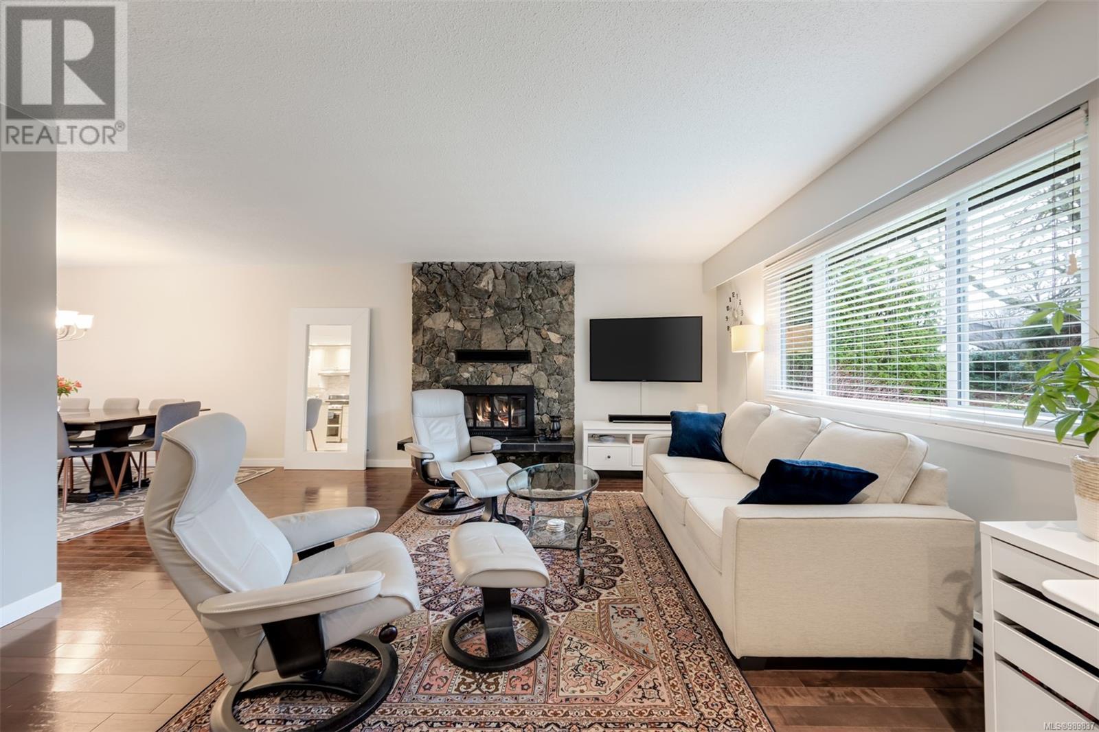Property at 4195 Keewatin Pl image 5