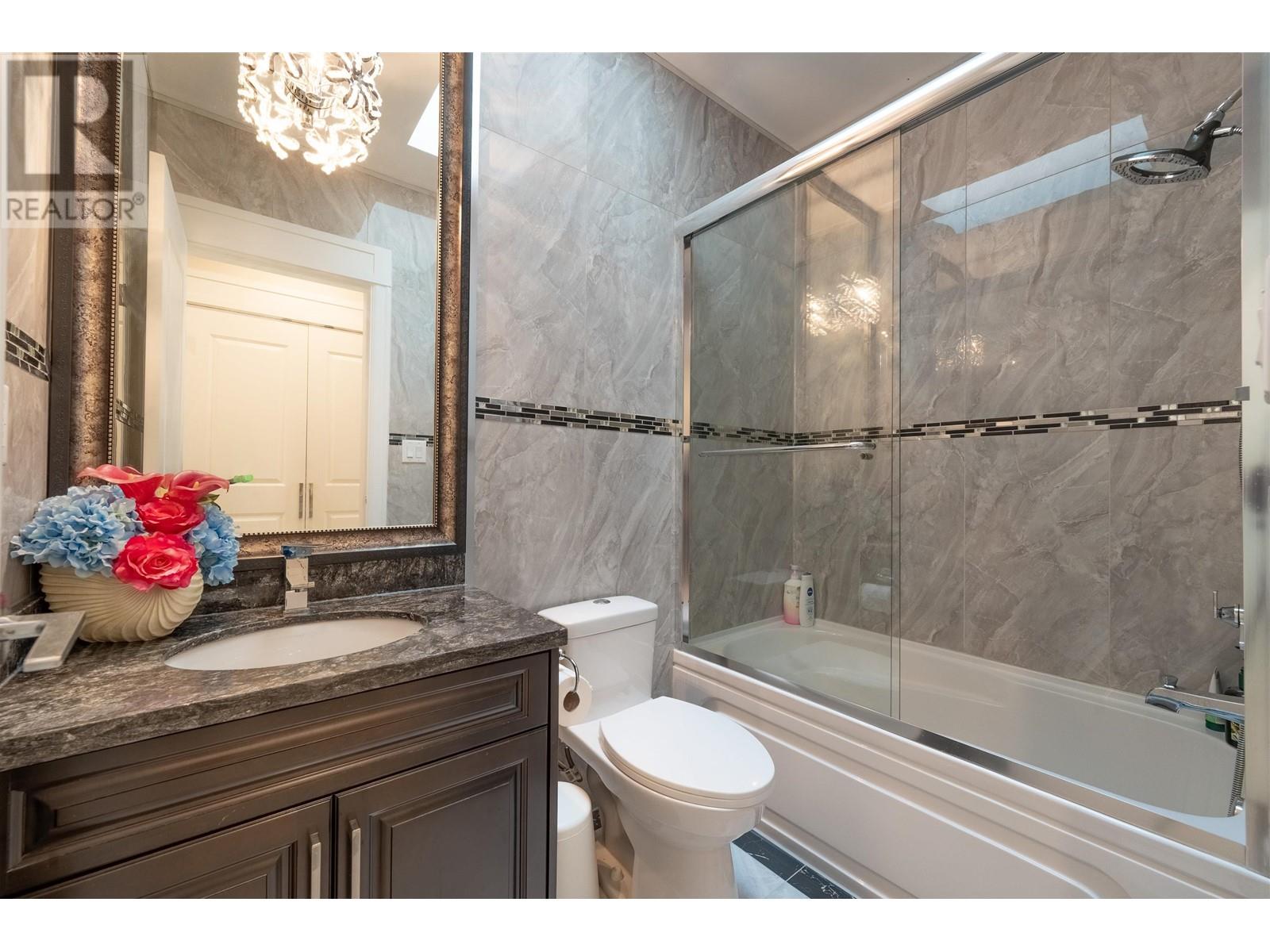 Listing Picture 22 of 28 : 3771 ROSAMOND AVENUE, Richmond / 烈治文 - 魯藝地產 Yvonne Lu Group - MLS Medallion Club Member