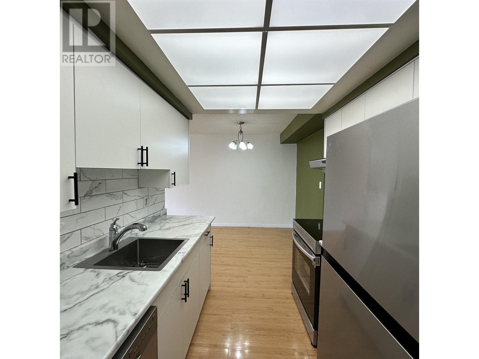 213 123 E 19th Street, North Vancouver, British Columbia  V7L 2Y9 - Photo 3 - R2969107