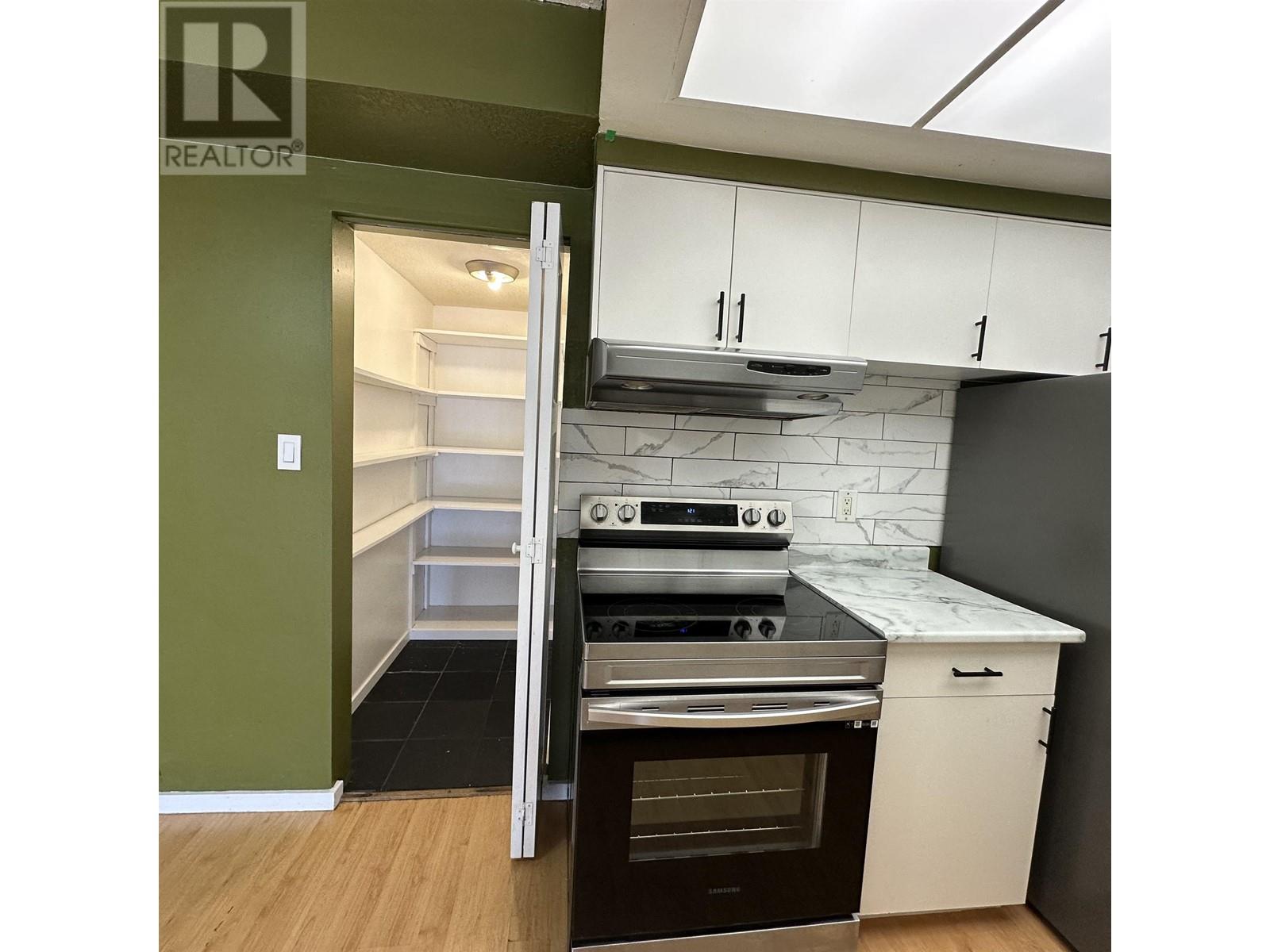 213 123 E 19th Street, North Vancouver, British Columbia  V7L 2Y9 - Photo 2 - R2969107