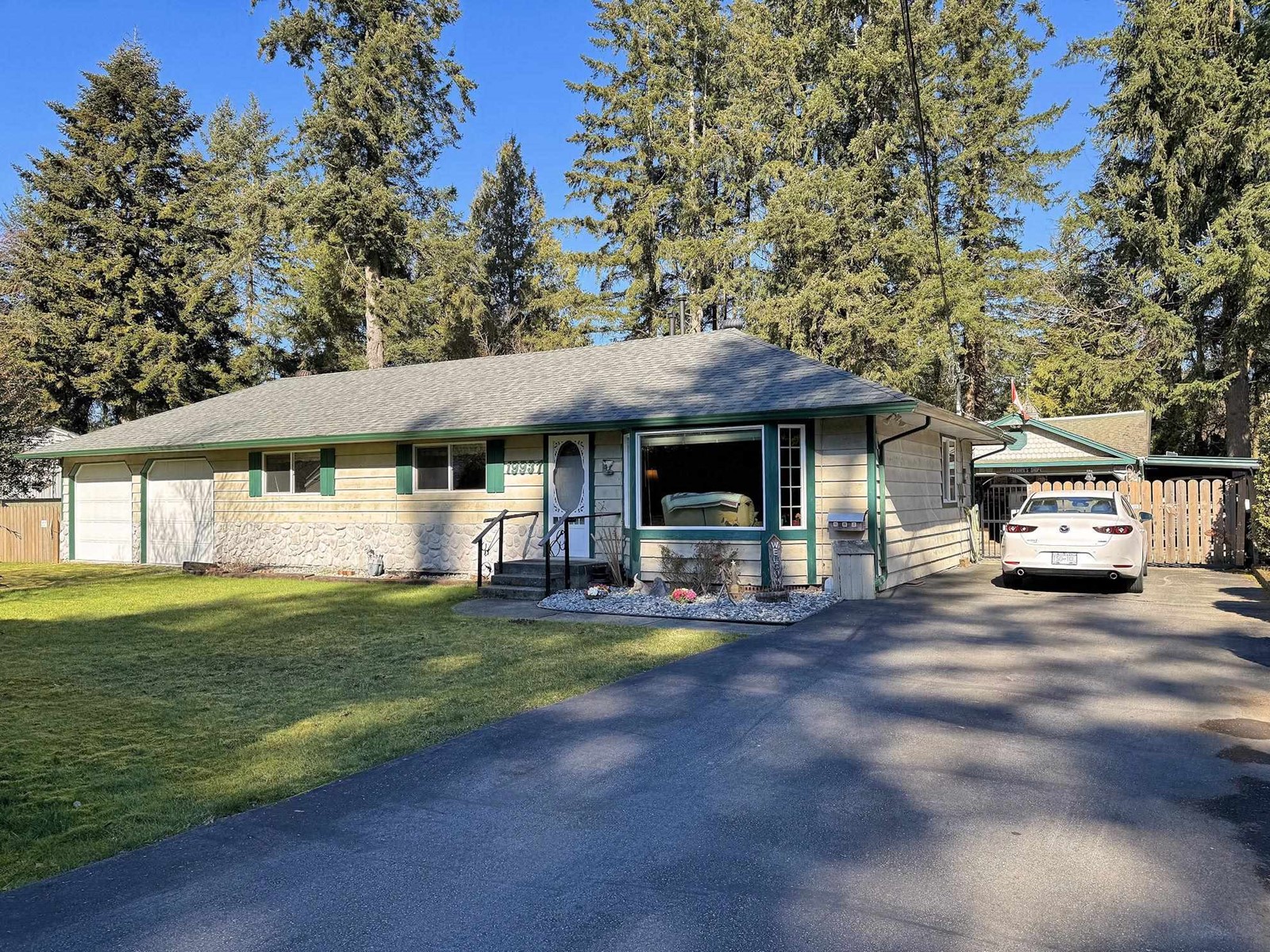 19937 37a Avenue, Langley, British Columbia  V3A 2S8 - Photo 1 - R2974773