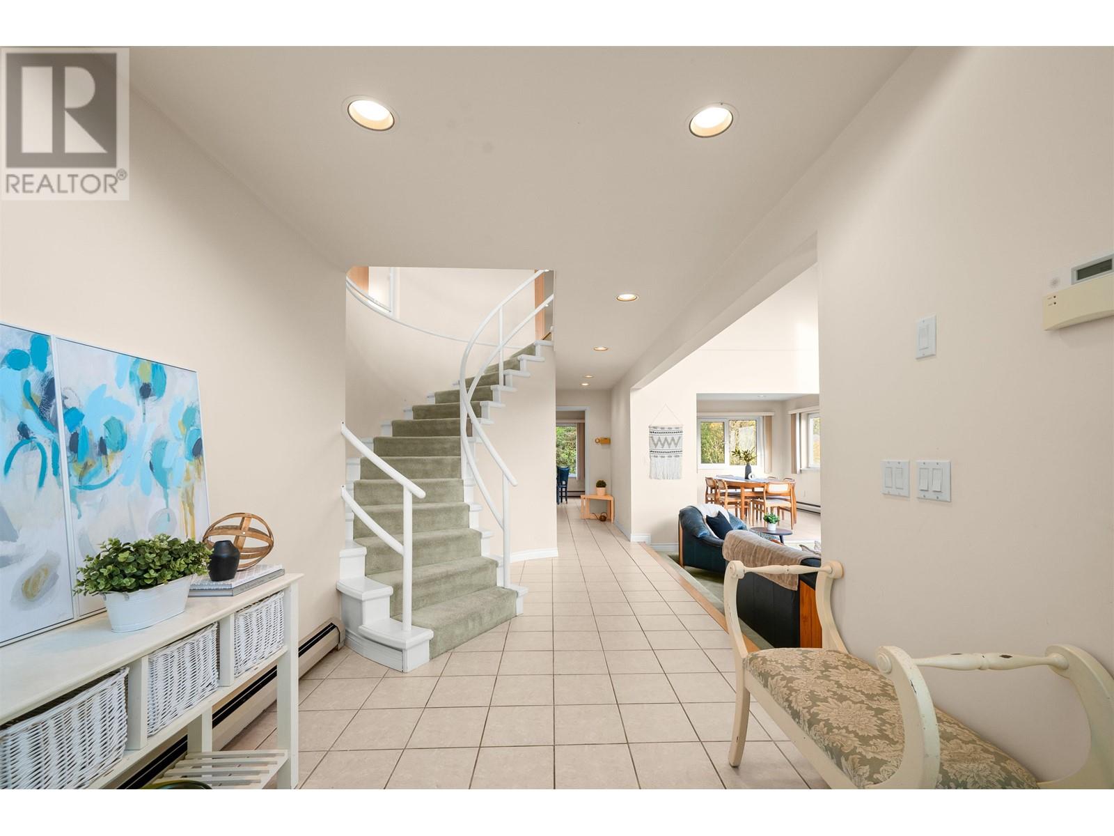 2279 Leclair Drive, Coquitlam, British Columbia  V3K 6P5 - Photo 3 - R2961674