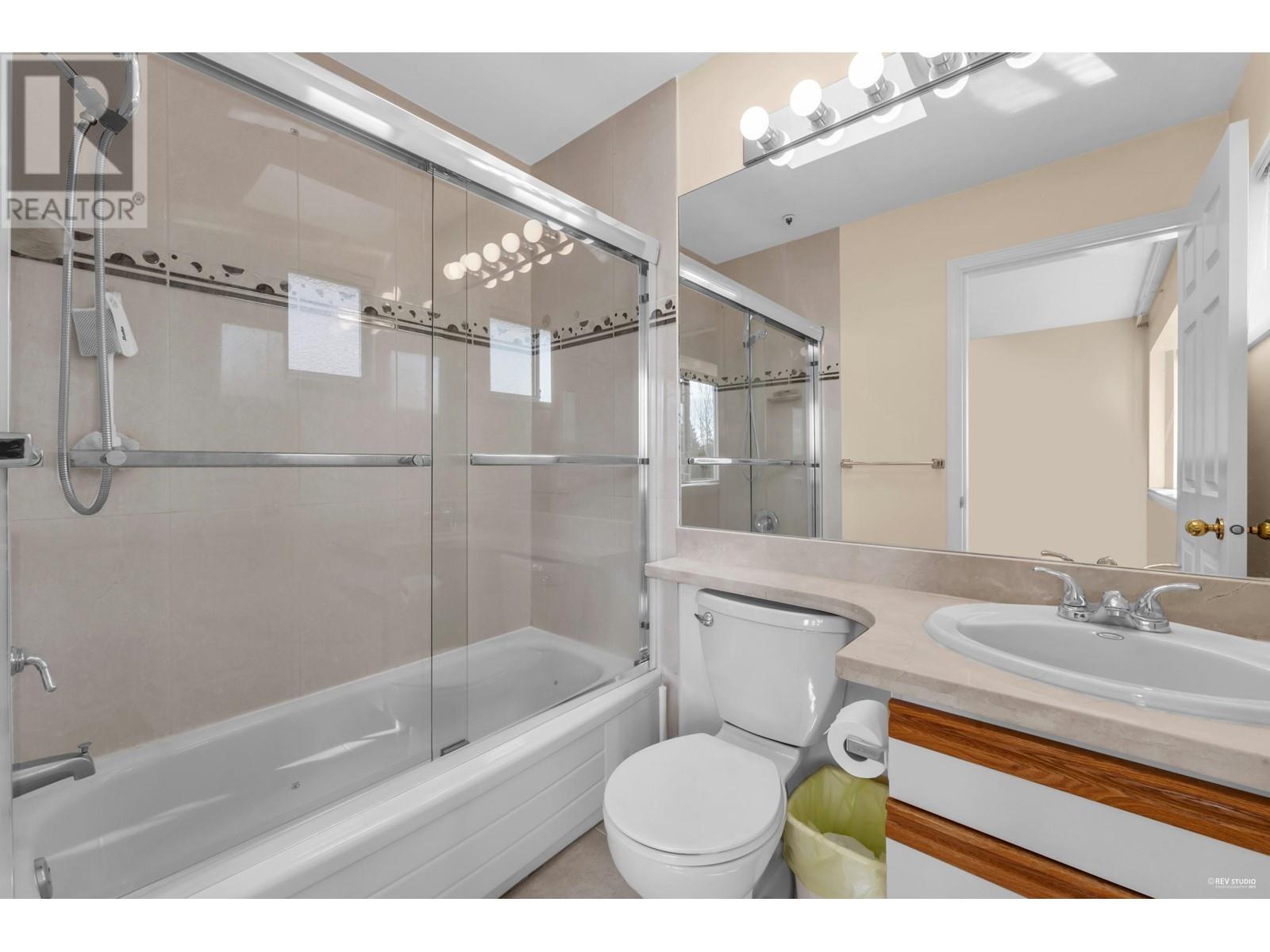 Listing Picture 16 of 28 : 8419 OSLER STREET, Vancouver / 溫哥華 - 魯藝地產 Yvonne Lu Group - MLS Medallion Club Member