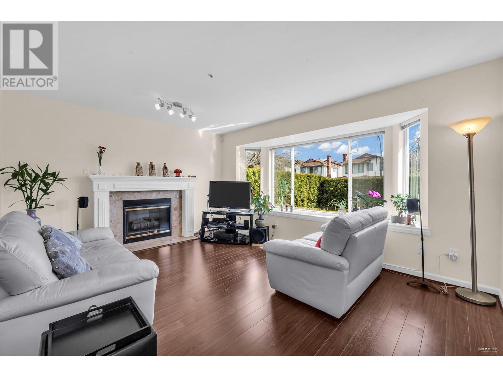 Listing Picture 7 of 28 : 8419 OSLER STREET, Vancouver / 溫哥華 - 魯藝地產 Yvonne Lu Group - MLS Medallion Club Member