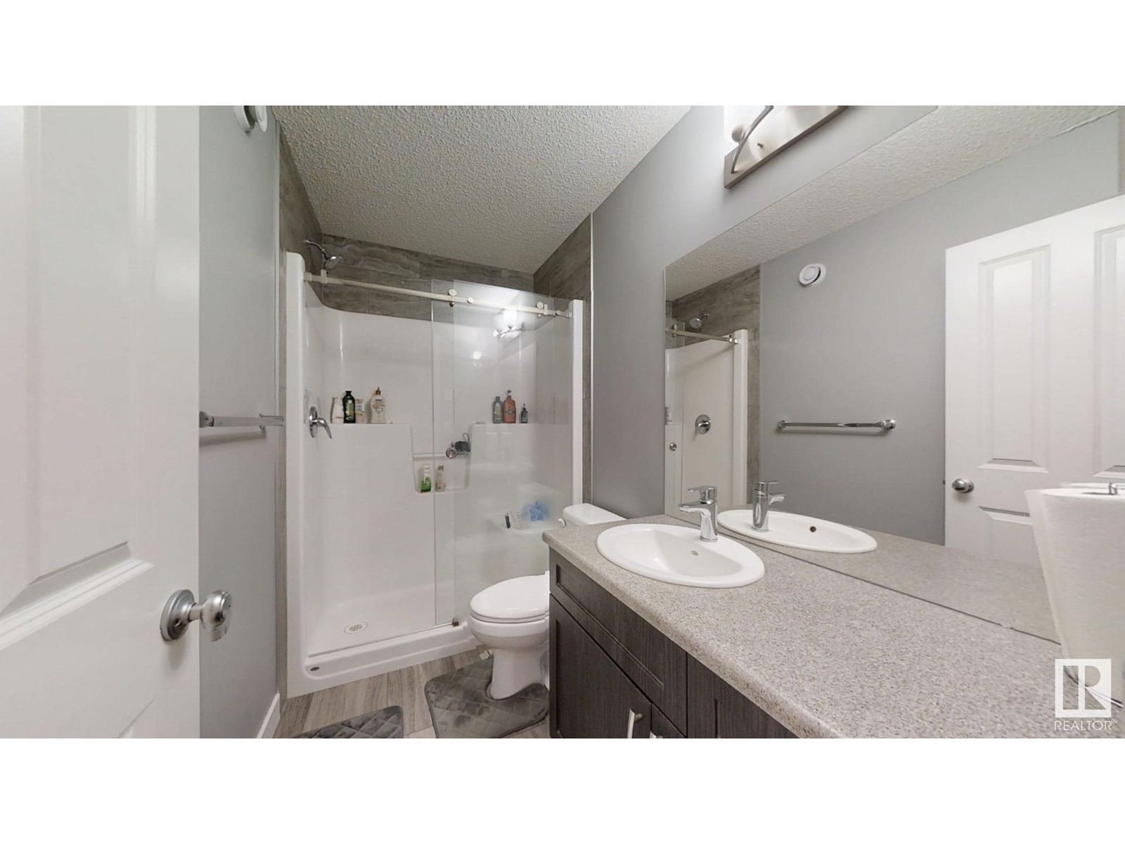 Property at 252 41 AV NW image 2