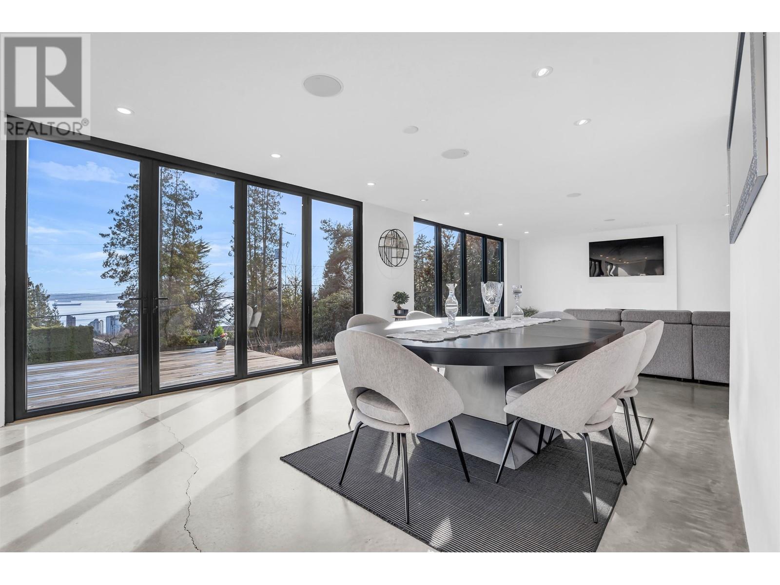 Property at 2234 PALMERSTON AVENUE image 2