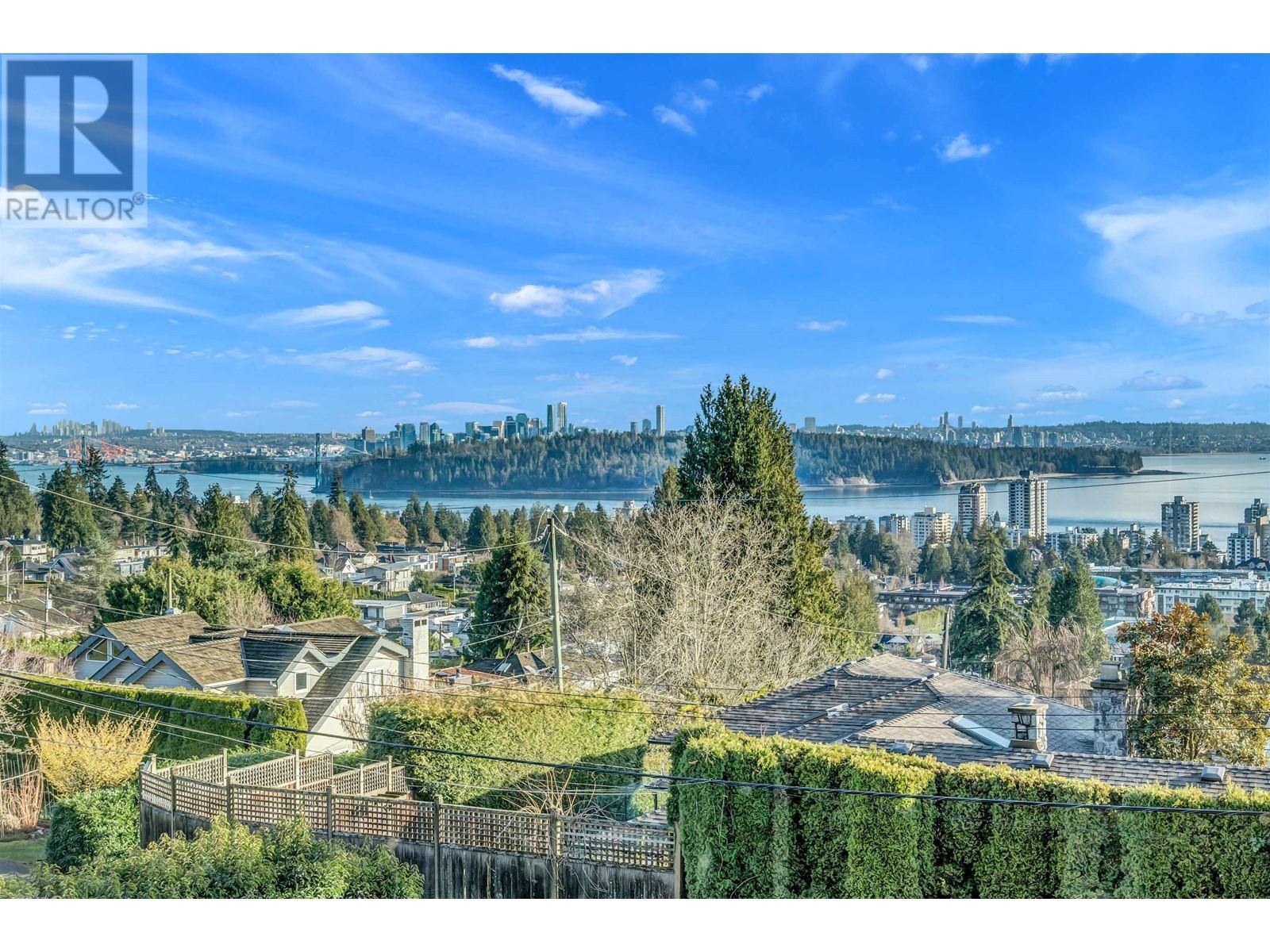 Property at 2234 PALMERSTON AVENUE image 3
