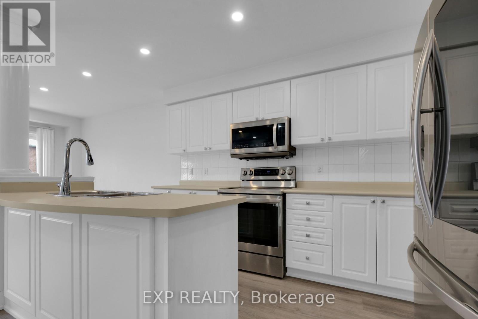 21 Casabel Drive, Vaughan, Ontario  L6A 3M5 - Photo 4 - N12006080
