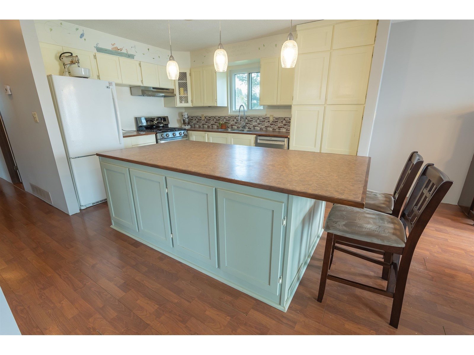 Property at 32925 2ND AVENUE image 4