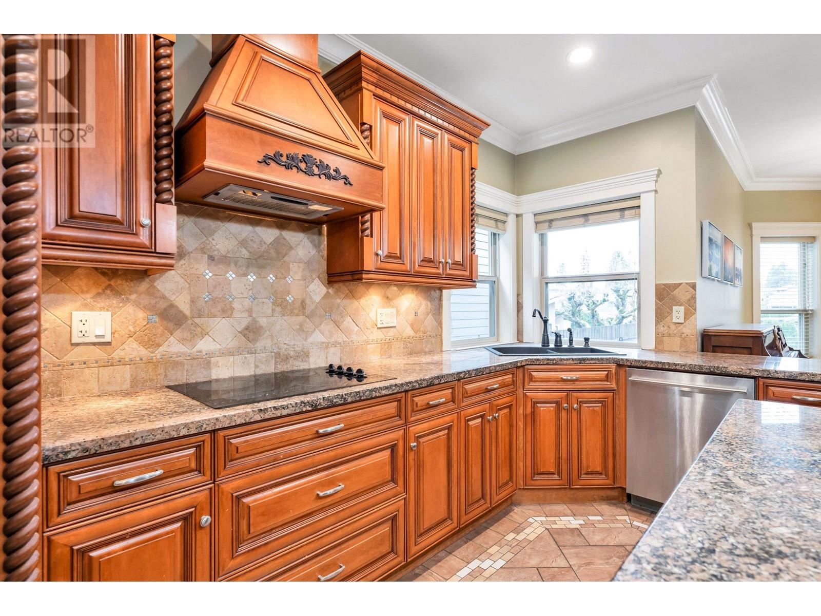 7307 2nd Street, Burnaby, British Columbia  V3N 3P9 - Photo 14 - R2974313