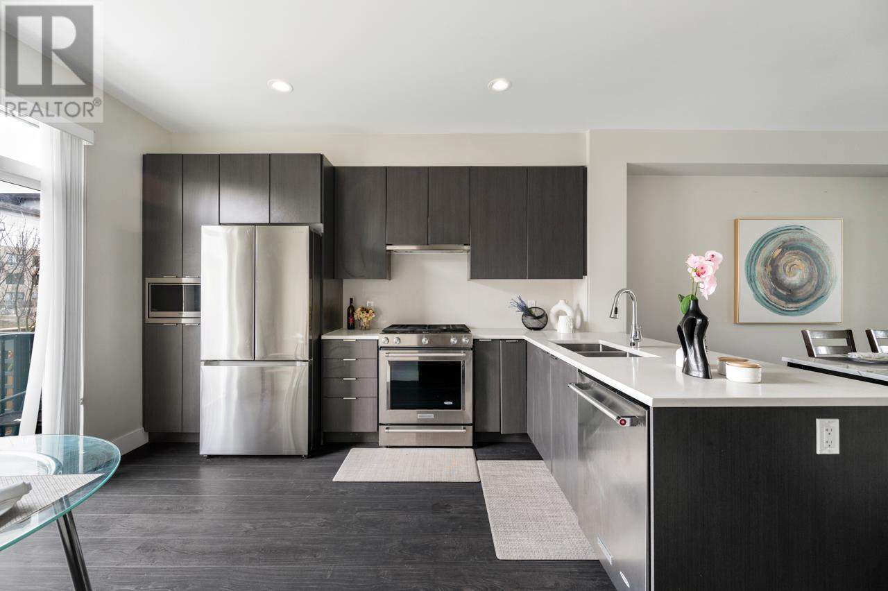 Listing Picture 10 of 17 : 20 4588 DUBBERT STREET, Richmond / 烈治文 - 魯藝地產 Yvonne Lu Group - MLS Medallion Club Member