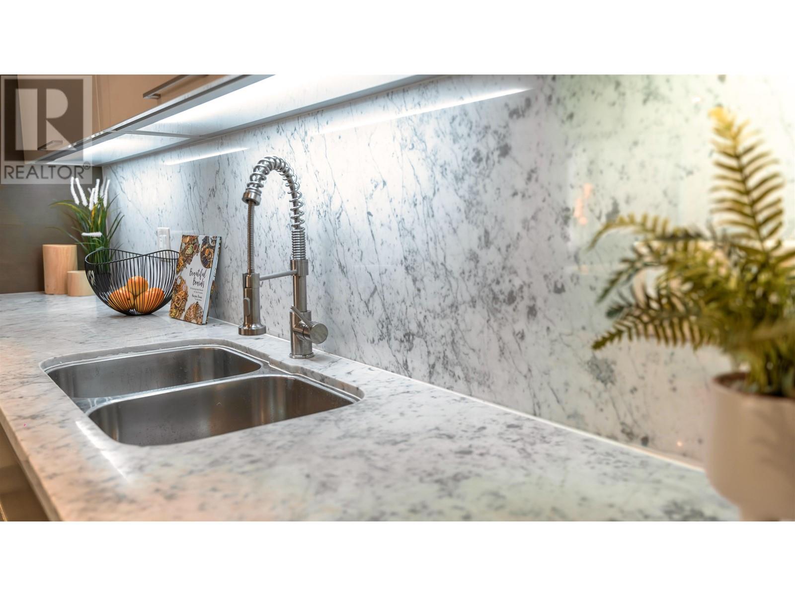 Listing Picture 9 of 16 : 505 8 SMITHE MEWS, Vancouver / 溫哥華 - 魯藝地產 Yvonne Lu Group - MLS Medallion Club Member