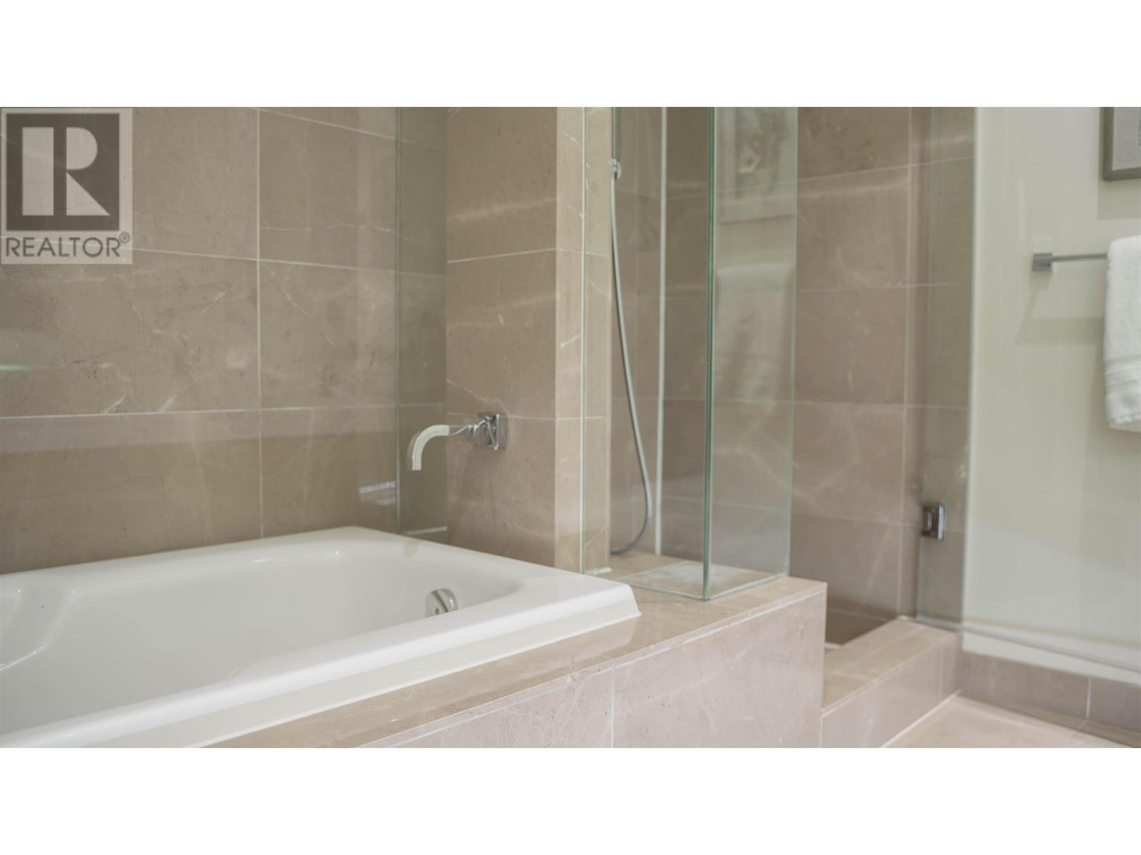 Listing Picture 7 of 16 : 505 8 SMITHE MEWS, Vancouver / 溫哥華 - 魯藝地產 Yvonne Lu Group - MLS Medallion Club Member