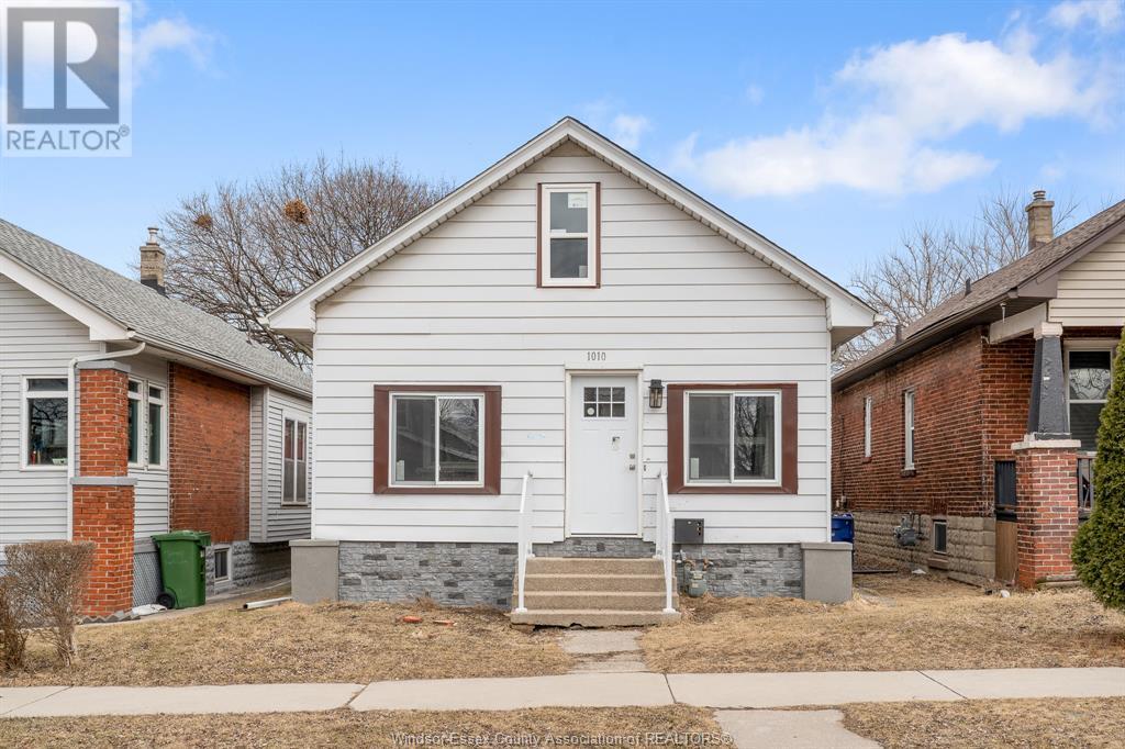 Property at 1010 Oak AVENUE image 2