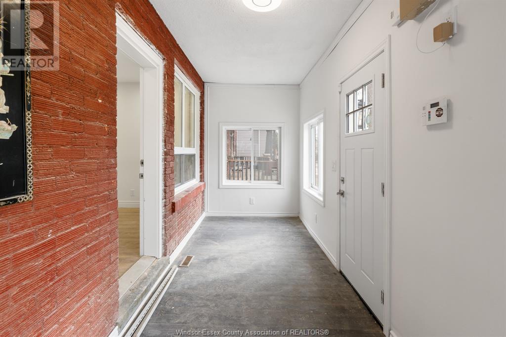 Property at 1010 Oak AVENUE image 3