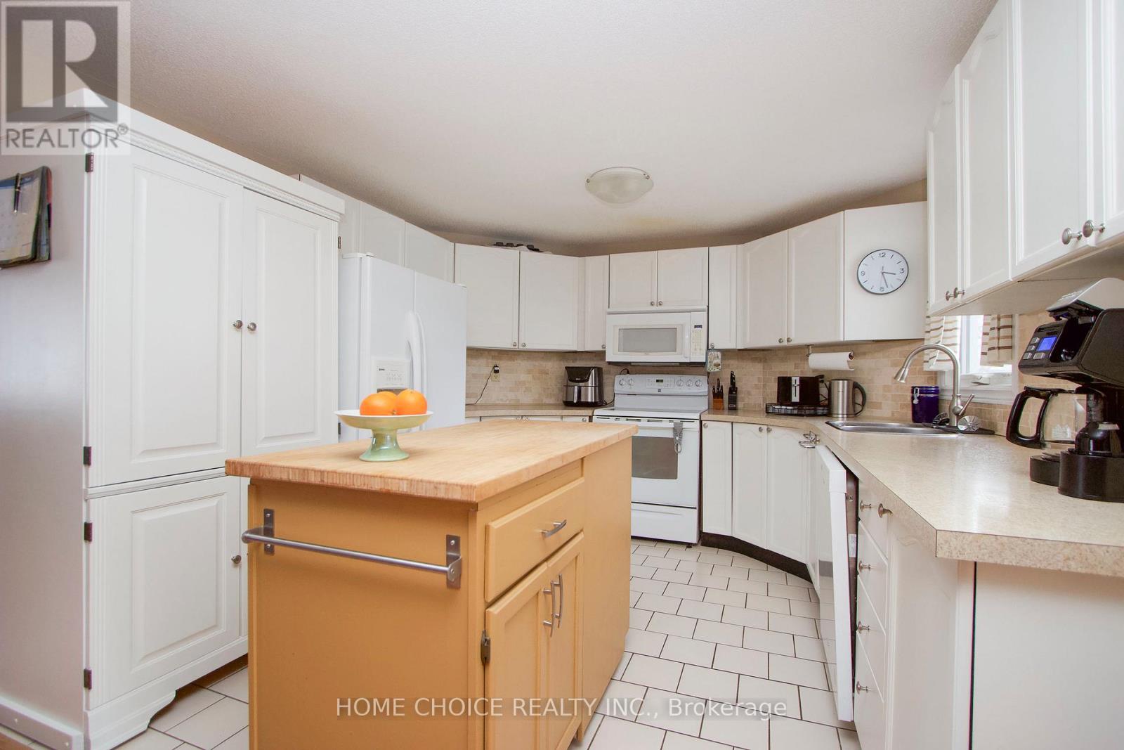 8 Seventh Hole Court, Clarington, Ontario  L1B 1B5 - Photo 9 - E12006208