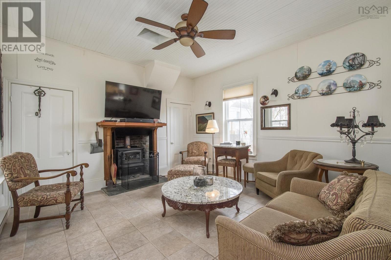 51 Fox Street, Lunenburg, Nova Scotia  B0J 2C0 - Photo 18 - 202504356