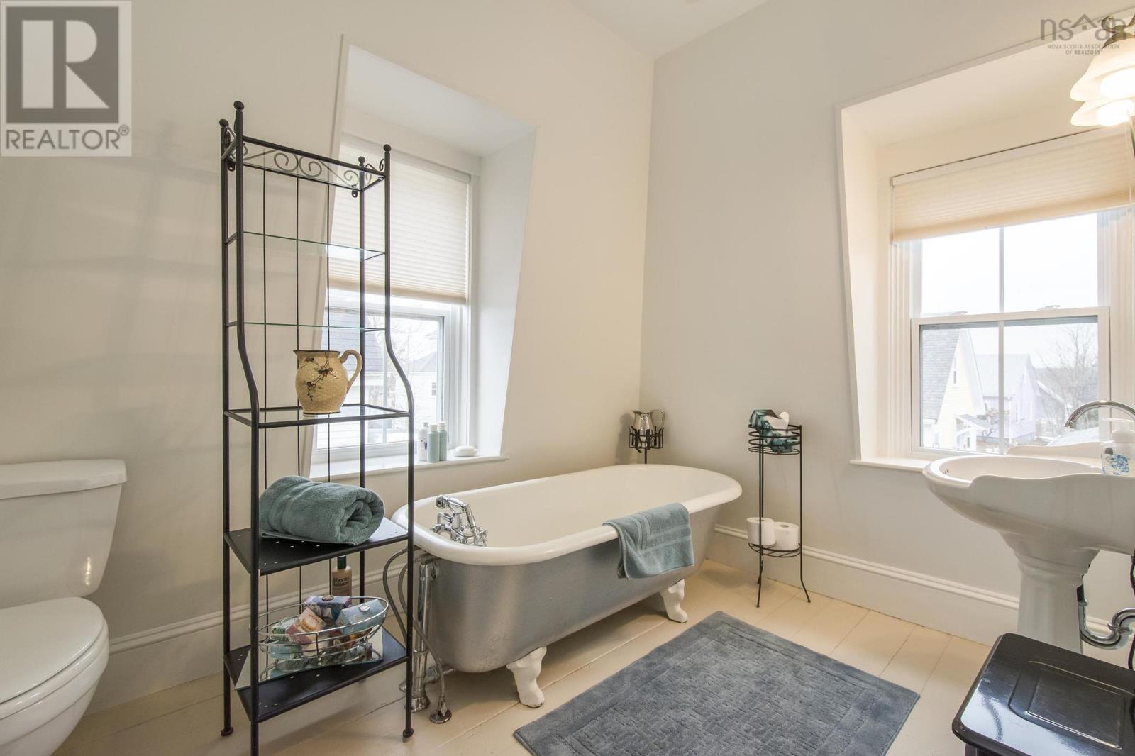 51 Fox Street, Lunenburg, Nova Scotia  B0J 2C0 - Photo 34 - 202504356