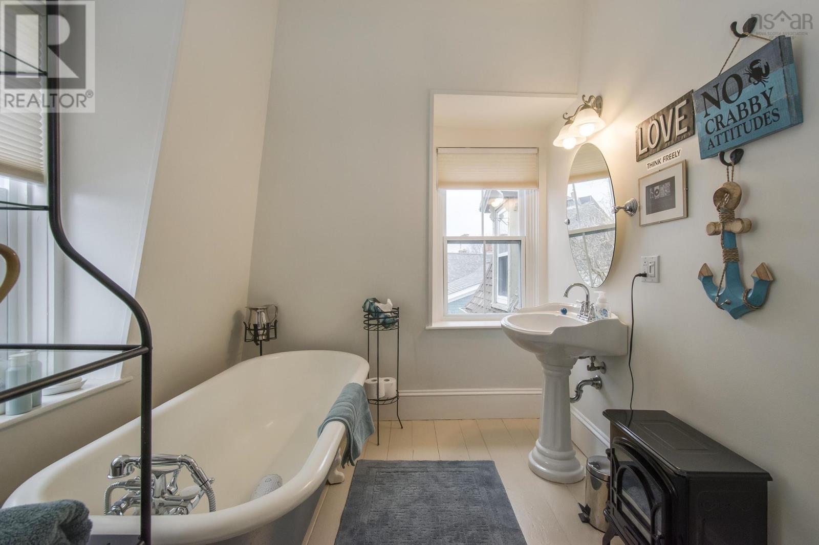 51 Fox Street, Lunenburg, Nova Scotia  B0J 2C0 - Photo 35 - 202504356