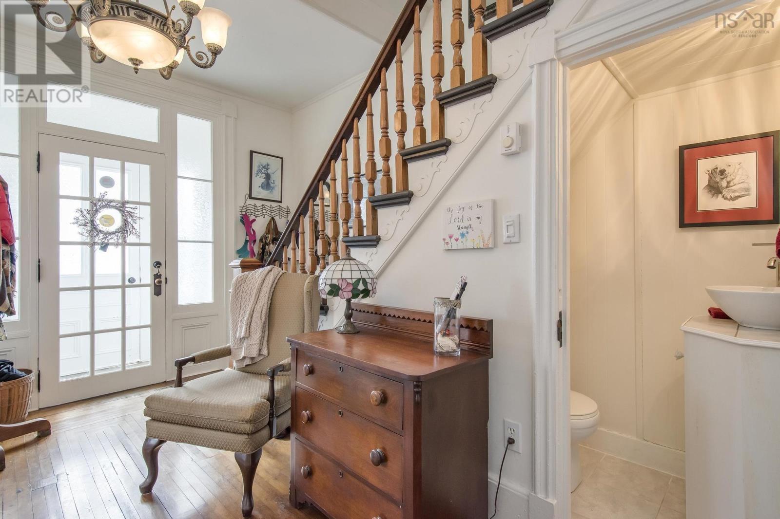 51 Fox Street, Lunenburg, Nova Scotia  B0J 2C0 - Photo 4 - 202504356