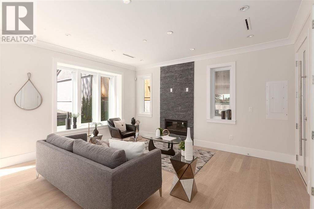 Listing Picture 16 of 37 : 828 E 13TH AVENUE, Vancouver / 溫哥華 - 魯藝地產 Yvonne Lu Group - MLS Medallion Club Member