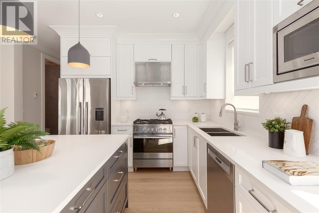 Listing Picture 10 of 37 : 828 E 13TH AVENUE, Vancouver / 溫哥華 - 魯藝地產 Yvonne Lu Group - MLS Medallion Club Member