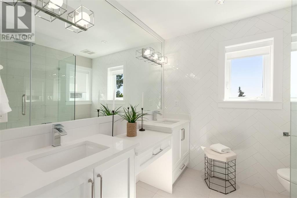 Listing Picture 24 of 37 : 828 E 13TH AVENUE, Vancouver / 溫哥華 - 魯藝地產 Yvonne Lu Group - MLS Medallion Club Member