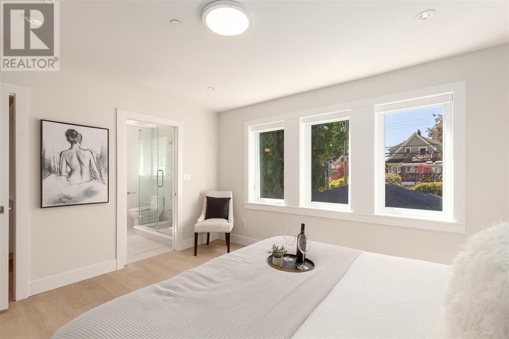 Listing Picture 21 of 37 : 828 E 13TH AVENUE, Vancouver / 溫哥華 - 魯藝地產 Yvonne Lu Group - MLS Medallion Club Member