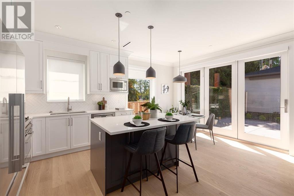 Listing Picture 4 of 37 : 828 E 13TH AVENUE, Vancouver / 溫哥華 - 魯藝地產 Yvonne Lu Group - MLS Medallion Club Member