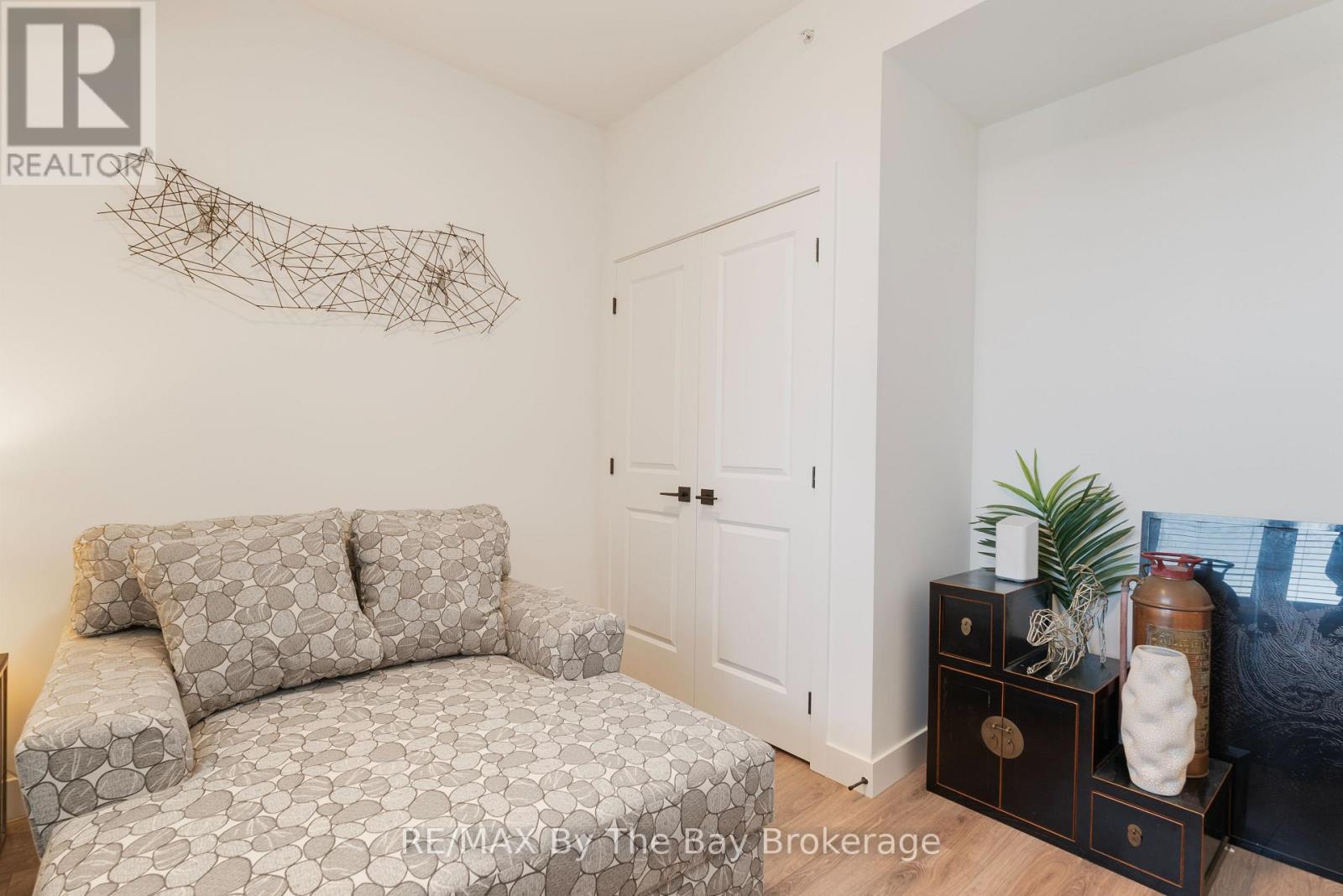 404 - 20 Beckwith Lane, Blue Mountains, Ontario  L9Y 3B6 - Photo 7 - X12006267