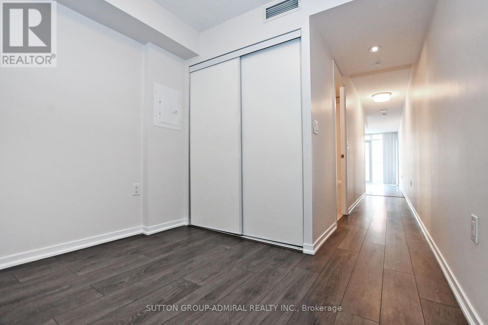 Property at 1111E - 36 LISGAR STREET image 4