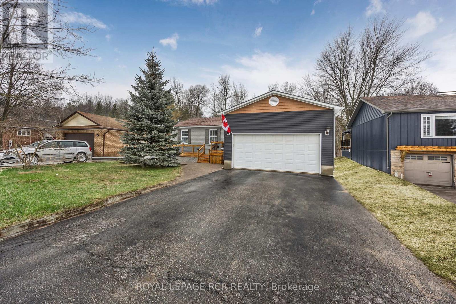 Property at 236 SIMCOE STREET N image 1